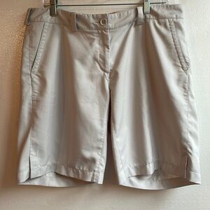 Nike golf tour performance dry fit slight stretch Bermuda golf shorts size 14